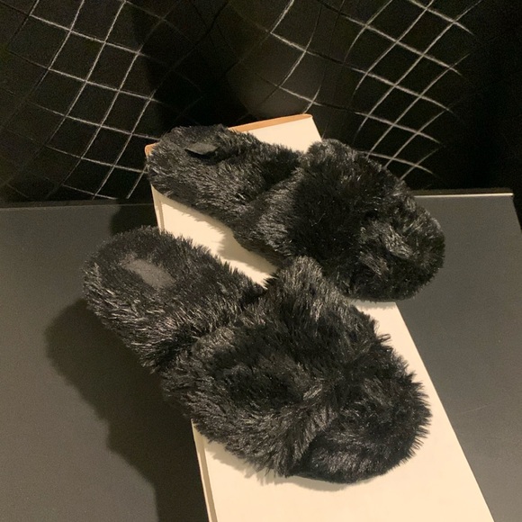 PINK FROM VICTORIA’S SECRET SLIPPERS - Black Faux Fur (New Without Tags) - Picture 2 of 10